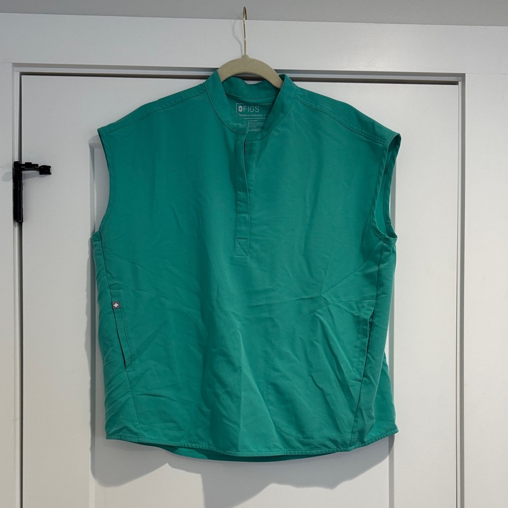 Figs Surgery Green Rafaela top